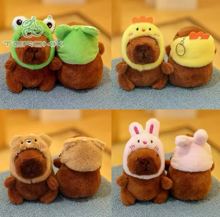Llavero Capibara con gorro de personajes de riosam modelo R1082