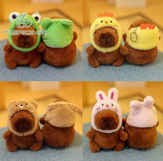 Llavero Capibara con gorro de personajes de riosam modelo R1082